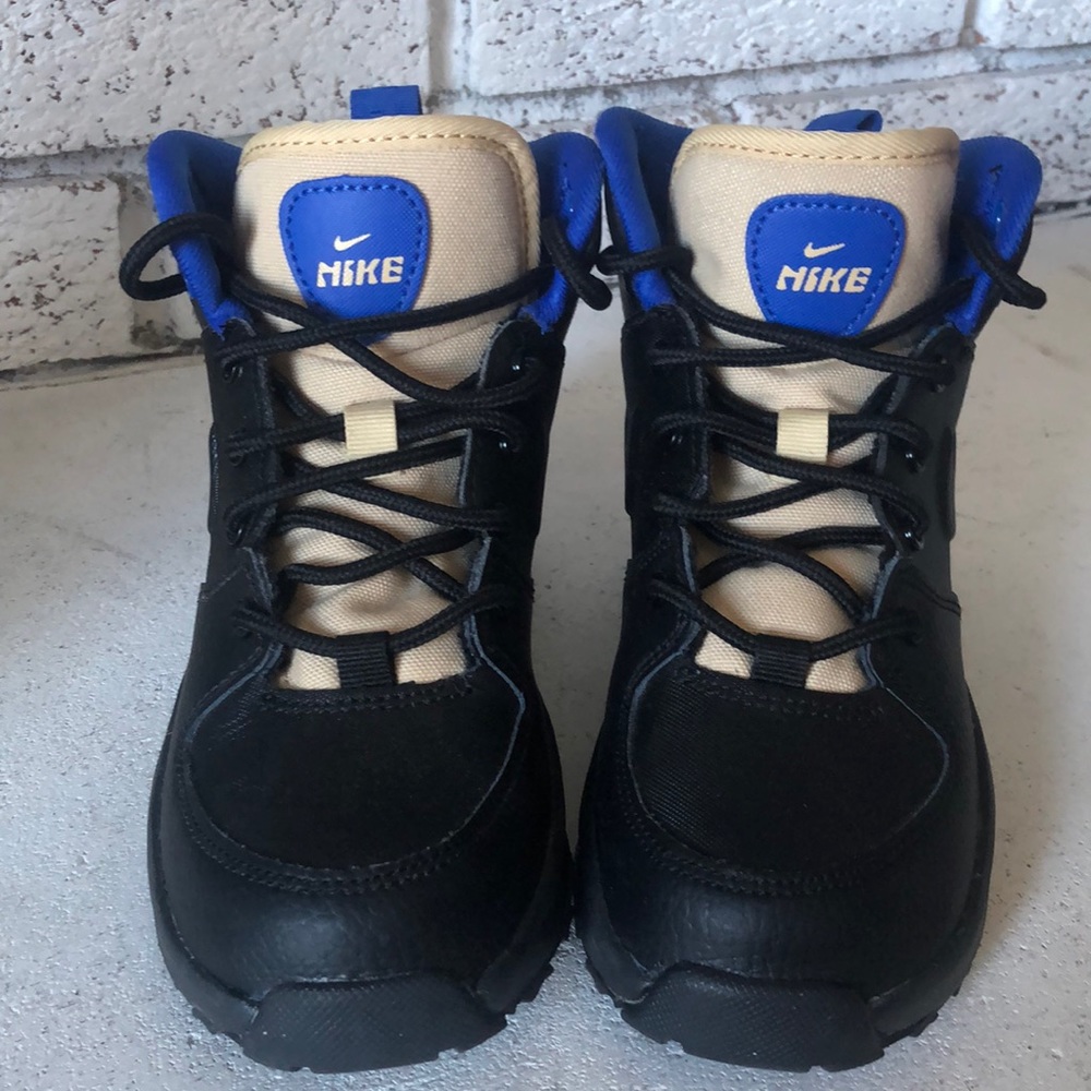 Nike Manoa boots